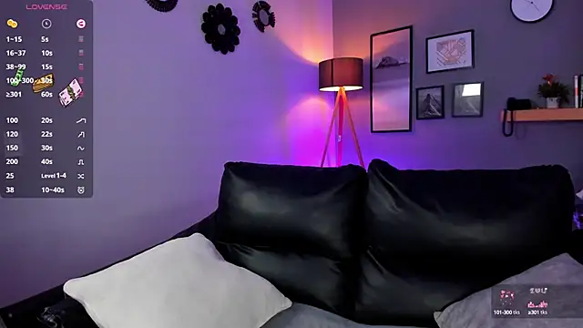 Snapshot of Lissy__Dream chatting on October 10, 2025, 11:37 pm Lissy  Dream online show from October 10, 2025, 11:37 pm