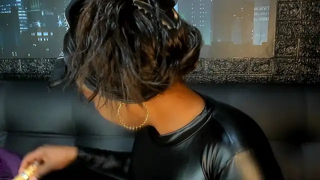 Charlotte  Brown  online show from October 21, 2025, 11:44 am