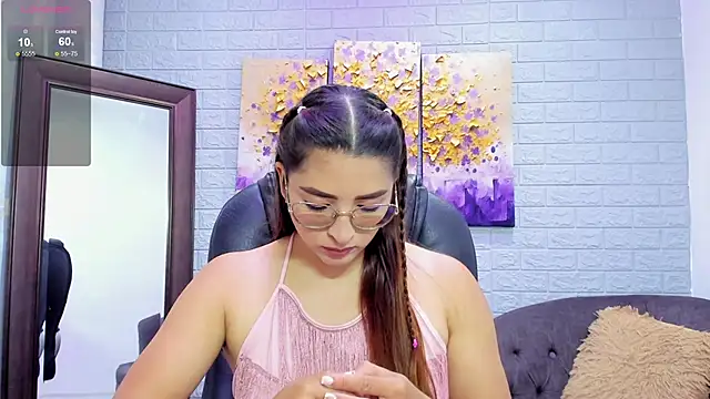  LaraMom  online show from November 19, 2025, 7:25 pm