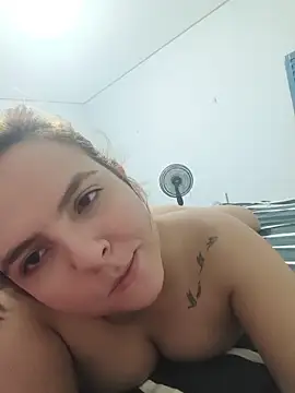 Snapshot of Bruninha_Hot10 chatting on May 20, 2026, 3:34 am Bruninha Hot10 online show from May 20, 2026, 3:34 am
