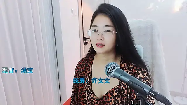 Snapshot of Floor_oo chatting on September 21, 2025, 4:19 pm Floor oo online show from September 21, 2025, 4:19 pm