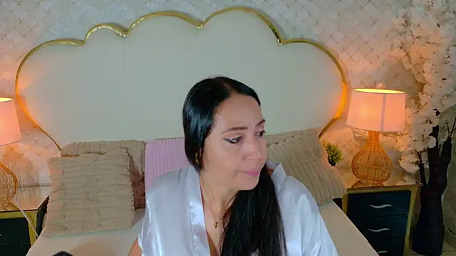 MayraVegas online show from July 25, 2026, 2:03 pm