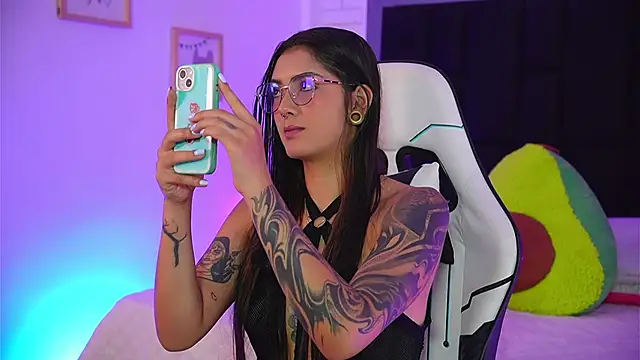 Marianamonroe  online show from March 19, 2026, 7:07 pm