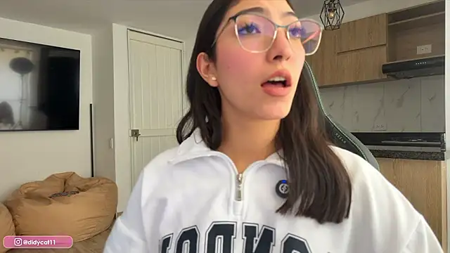 MarianaBranzz online show from February 26, 2026, 5:45 pm