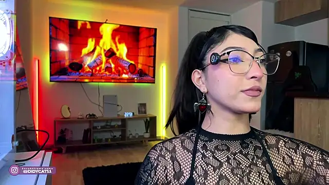 MarianaBranzz online show from May 23, 2026, 5:56 am