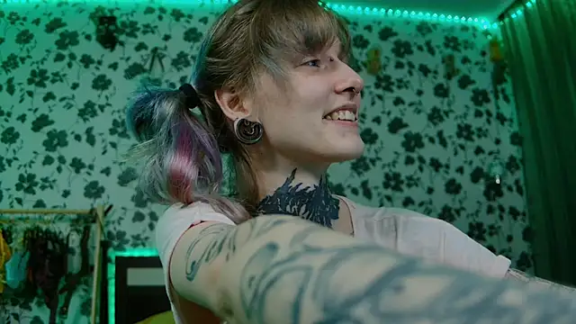 Littlespacemouse online show from September 21, 2025, 10:11 pm