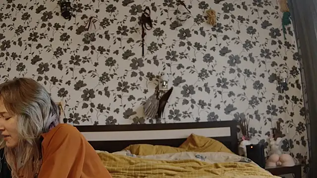 Littlespacemouse online show from October 14, 2025, 8:59 am