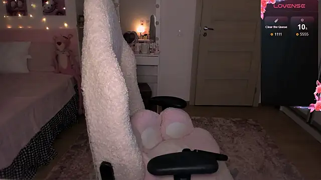 yourcutemouse online show from February 3, 2026, 7:08 pm