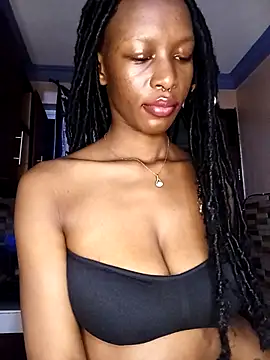 Snapshot of Ayrella02 chatting on March 27, 2026, 12:05 am Ayrella02 online show from March 27, 2026, 12:05 am