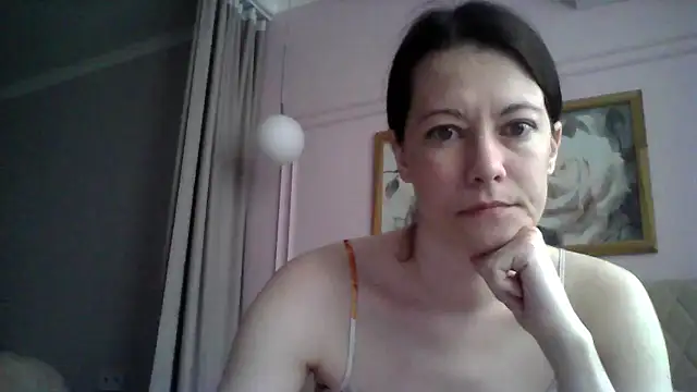 SunElizabeth online show from March 18, 2025, 3:42 am