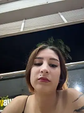 Snapshot of Mon_Cherry chatting on February 12, 2026, 1:33 am Mon Cherry online show from February 12, 2026, 1:33 am