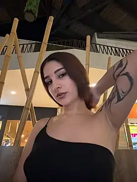 Snapshot of Mon_Cherry chatting on February 13, 2026, 1:23 am Mon Cherry online show from February 13, 2026, 1:23 am