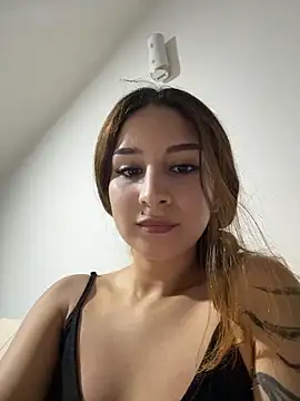 Snapshot of Mon_Cherry chatting on March 25, 2026, 12:38 am Mon Cherry online show from March 25, 2026, 12:38 am