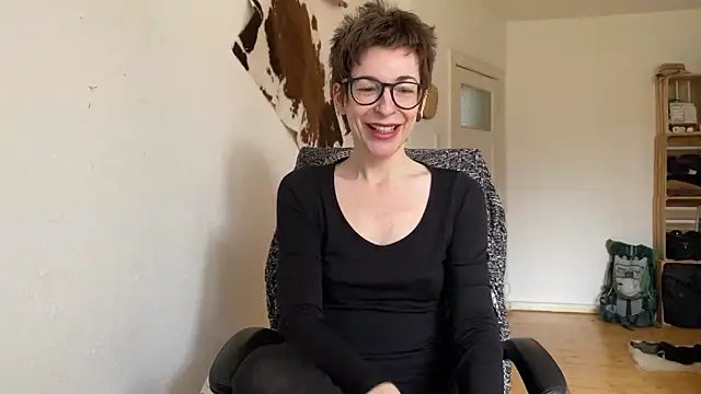 secretly naked online show from February 11, 2025, 10:48 am