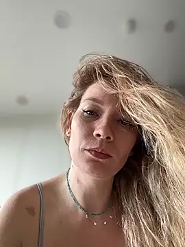 LavenderHot online show from March 20, 2026, 1:21 am