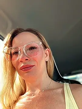 LavenderHot online show from June 28, 2026, 2:28 am