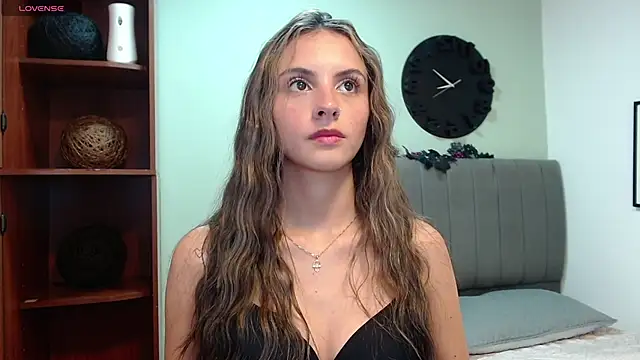 sofia her online show from December 4, 2024, 8:07 pm