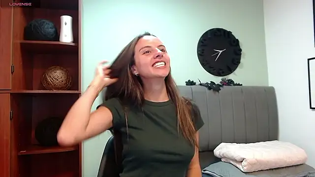 sofia her online show from December 6, 2024, 7:23 pm