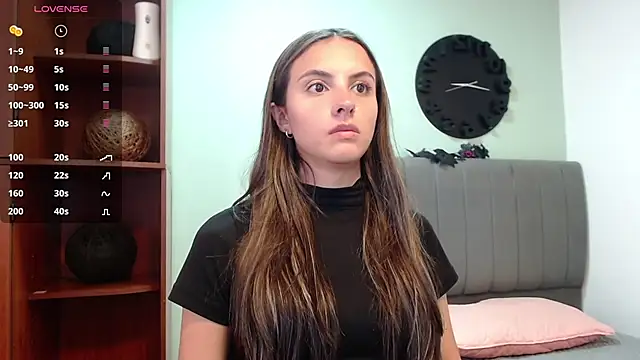 sofia her online show from December 13, 2024, 7:43 pm