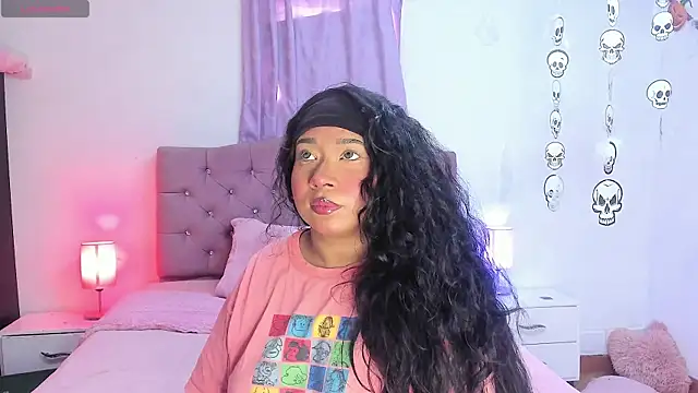 Latinabombsheell online show from October 5, 2025, 8:07 pm