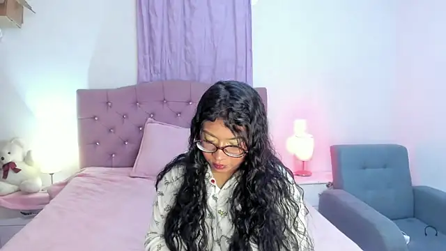 Latinabombsheell online show from March 22, 2026, 6:28 am