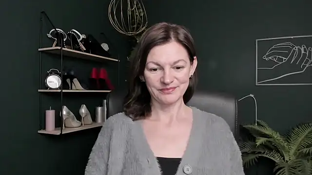 VivianWILD online show from October 28, 2025, 7:45 am