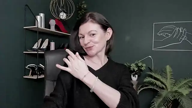 VivianWILD online show from March 6, 2026, 6:43 am