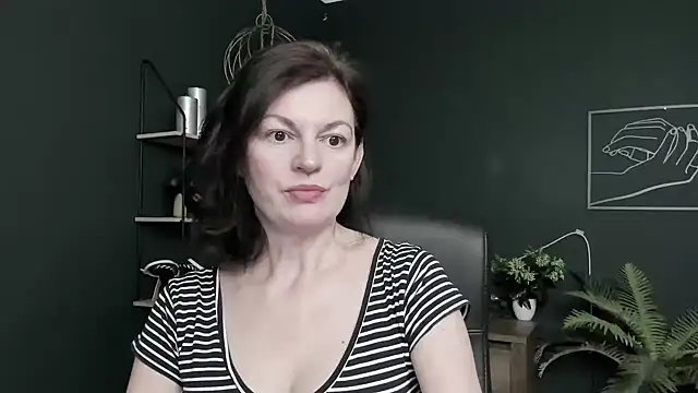 VivianWILD online show from May 26, 2026, 5:47 am