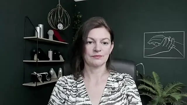 VivianWILD online show from June 16, 2026, 5:32 am