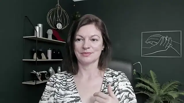 VivianWILD online show from June 18, 2026, 6:35 am
