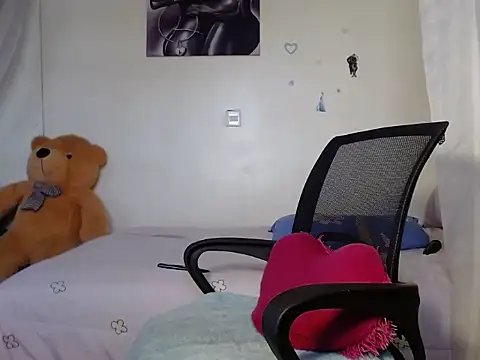 Snapshot of TeenieReeny chatting on March 16, 2025, 8:54 am TeenieReeny online show from March 16, 2025, 8:54 am