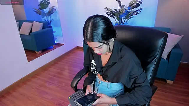 Snapshot of saracorraless chatting on January 25, 2025, 12:47 pm saracorraless online show from January 25, 2025, 12:47 pm