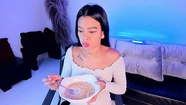 saracorraless online show from September 27, 2025, 1:38 pm