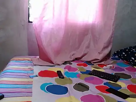 Giselabrunette25 online show from May 22, 2026, 4:56 pm