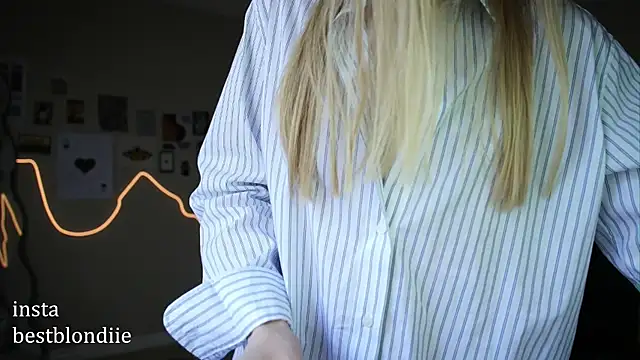 Snapshot of bestblonde chatting on March 7, 2025, 5:38 pm bestblonde online show from March 7, 2025, 5:38 pm