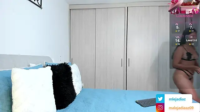 Snapshot of MalejaDiaz_ chatting on February 13, 2025, 5:01 pm MalejaDiaz online show from February 13, 2025, 5:01 pm