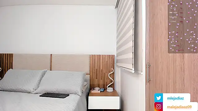 Snapshot of MalejaDiaz_ chatting on October 8, 2025, 4:04 pm MalejaDiaz online show from October 8, 2025, 4:04 pm