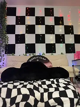 yummyrina online show from April 23, 2026, 2:52 pm