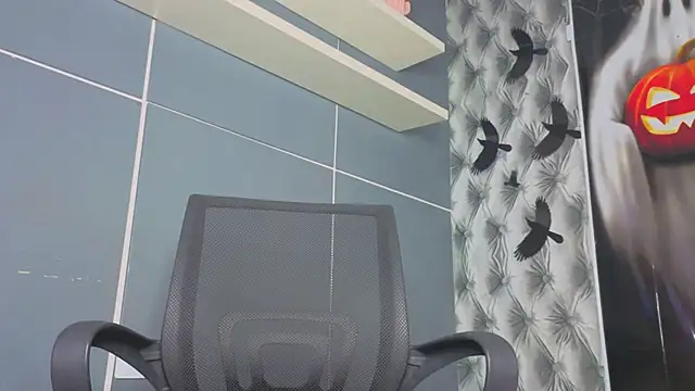 Snapshot of Hilary-banks chatting on October 13, 2025, 5:18 am Hilary-banks online show from October 13, 2025, 5:18 am