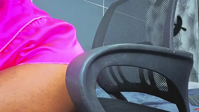 Snapshot of Hilary-banks chatting on October 24, 2025, 4:53 am Hilary-banks online show from October 24, 2025, 4:53 am