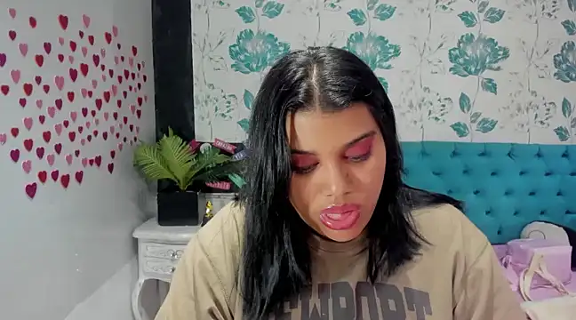 Snapshot of LindaBreeS chatting on February 6, 2025, 8:13 pm LindaBreeS online show from February 6, 2025, 8:13 pm