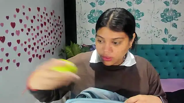 Snapshot of LindaBreeS chatting on February 7, 2025, 1:43 pm LindaBreeS online show from February 7, 2025, 1:43 pm