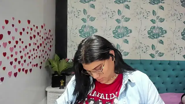 Snapshot of LindaBreeS chatting on February 13, 2025, 7:52 pm LindaBreeS online show from February 13, 2025, 7:52 pm