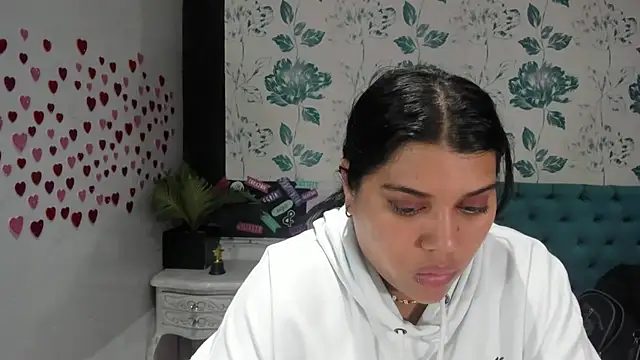 Snapshot of LindaBreeS chatting on February 21, 2025, 5:09 pm LindaBreeS online show from February 21, 2025, 5:09 pm