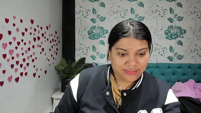 Snapshot of LindaBreeS chatting on March 1, 2025, 2:02 pm LindaBreeS online show from March 1, 2025, 2:02 pm