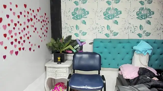 Snapshot of LindaBreeS chatting on March 6, 2025, 9:20 pm LindaBreeS online show from March 6, 2025, 9:20 pm