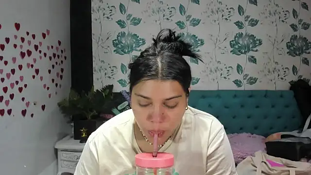 Snapshot of LindaBreeS chatting on March 13, 2025, 2:33 pm LindaBreeS online show from March 13, 2025, 2:33 pm