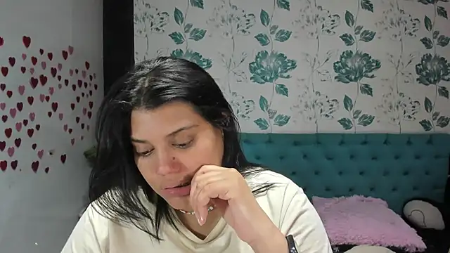 Snapshot of LindaBreeS chatting on March 13, 2025, 9:26 pm LindaBreeS online show from March 13, 2025, 9:26 pm