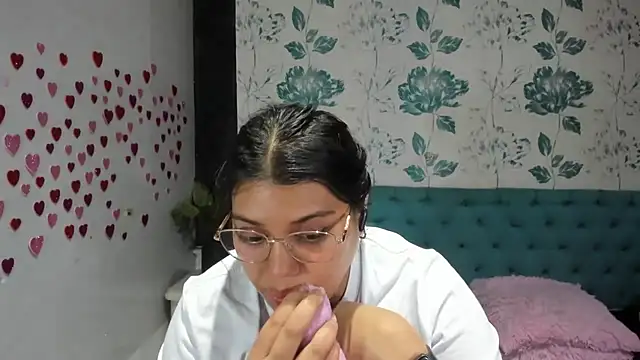 Snapshot of LindaBreeS chatting on March 16, 2025, 7:17 pm LindaBreeS online show from March 16, 2025, 7:17 pm