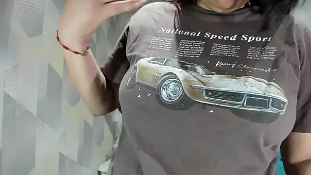 Snapshot of LindaBreeS chatting on September 17, 2025, 12:07 pm LindaBreeS online show from September 17, 2025, 12:07 pm